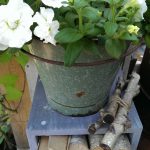 Op Mix Erf - typisch brocante - styling brocante groene emmer